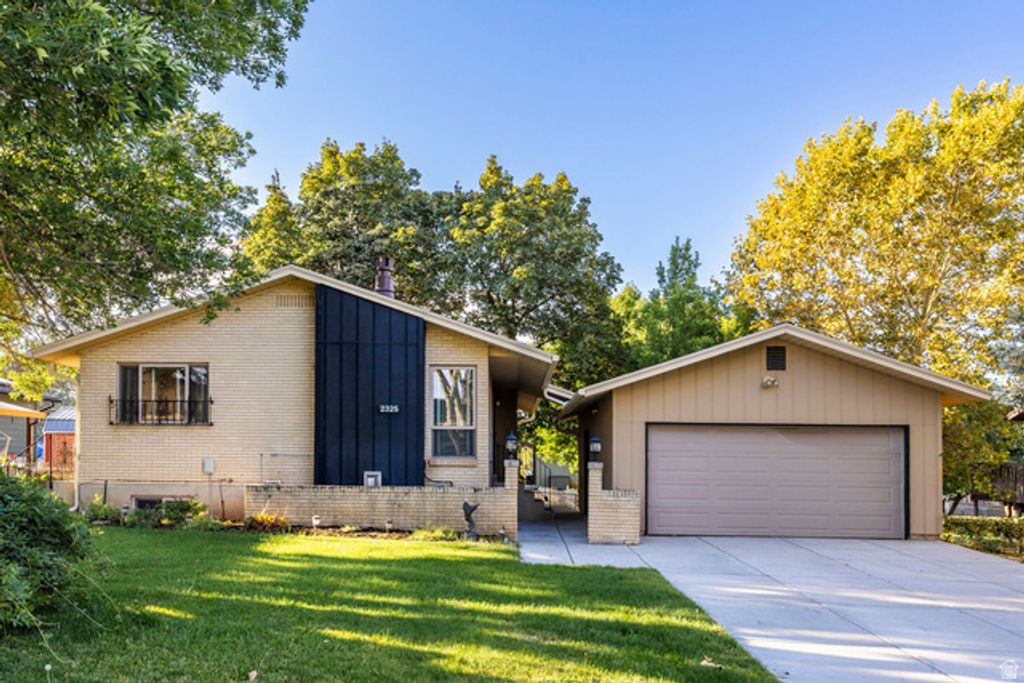 2325 W 5650 S, Roy, UT 84067