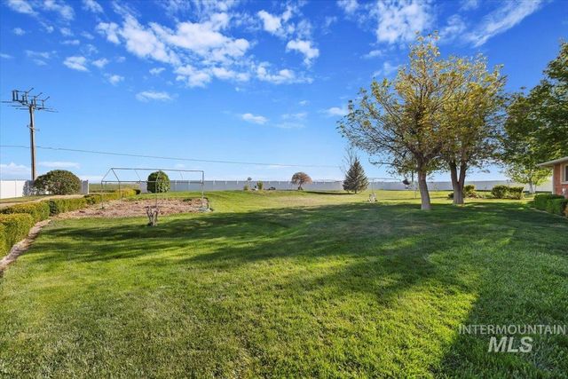 4004 N 2600 E., Twin Falls, ID 83301