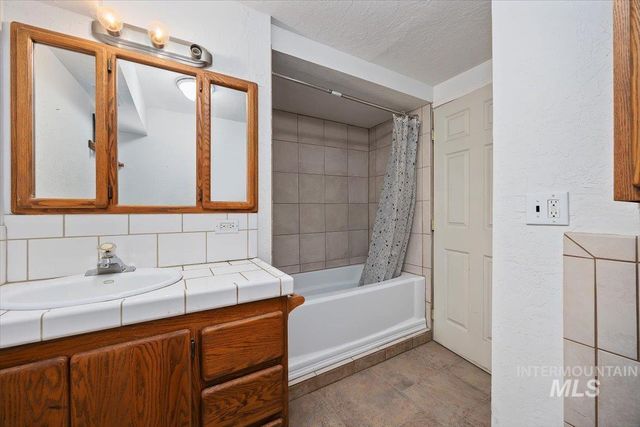 4004 N 2600 E., Twin Falls, ID 83301