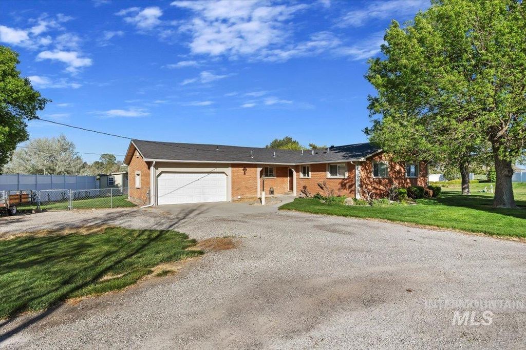 4004 N 2600 E., Twin Falls, ID 83301