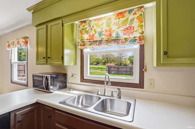 3921 Summersworth Run, Fort Wayne, IN 46804