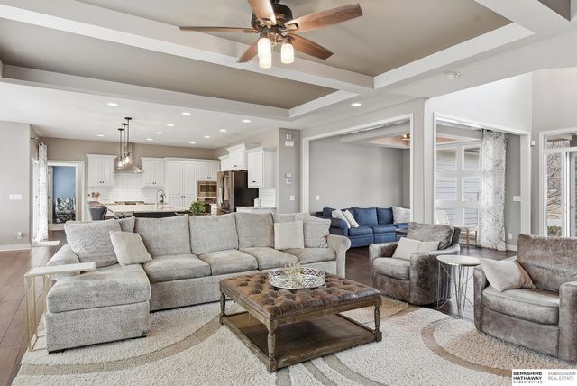 917 S 185th Street, Omaha, NE 68022