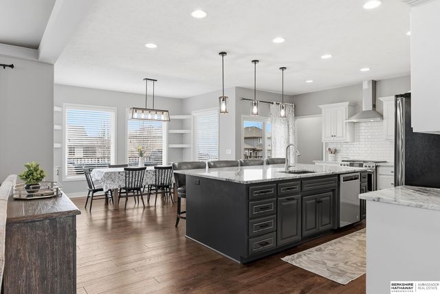 917 S 185th Street, Omaha, NE 68022