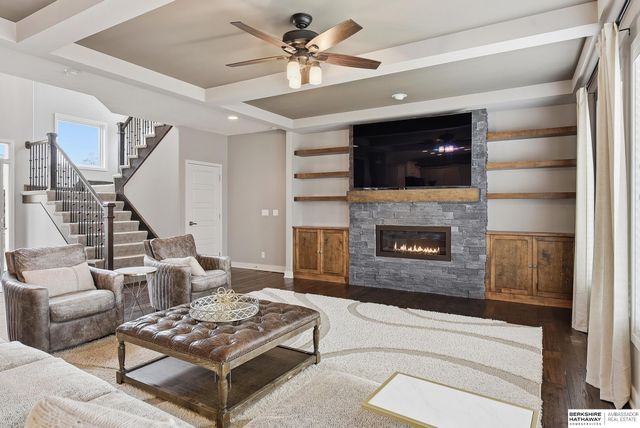 917 S 185th Street, Omaha, NE 68022