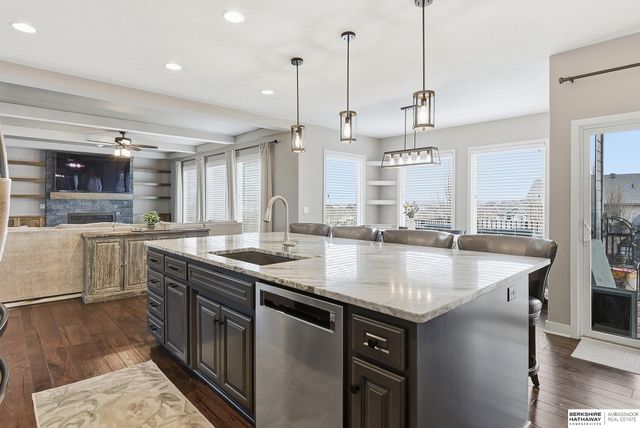 917 S 185th Street, Omaha, NE 68022