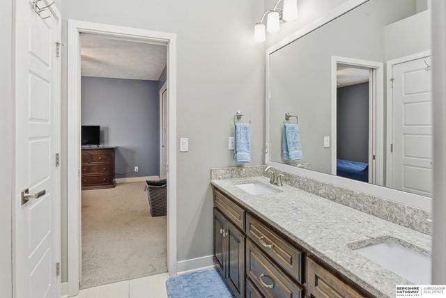 917 S 185th Street, Omaha, NE 68022