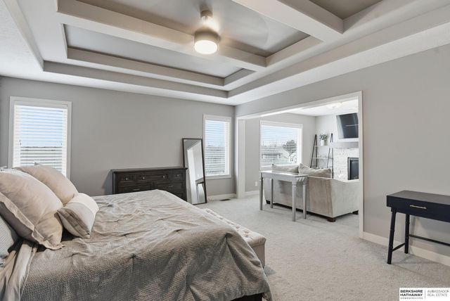 917 S 185th Street, Omaha, NE 68022