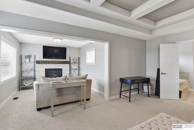 917 S 185th Street, Omaha, NE 68022