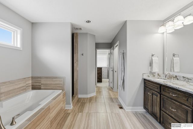 917 S 185th Street, Omaha, NE 68022