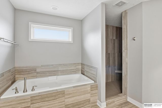 917 S 185th Street, Omaha, NE 68022