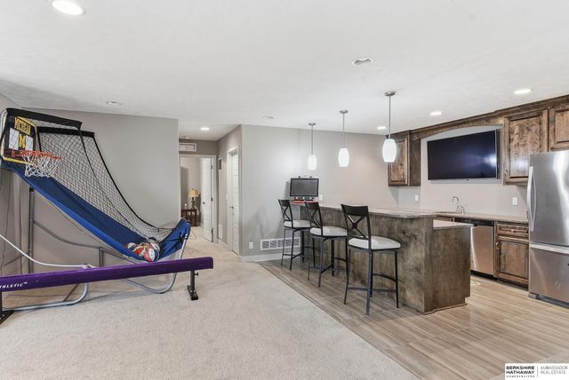 917 S 185th Street, Omaha, NE 68022