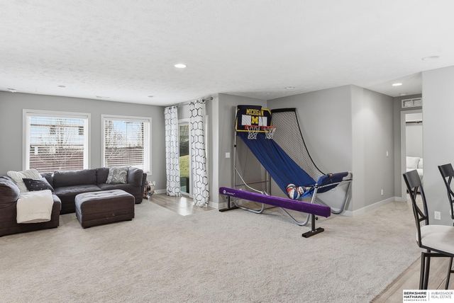 917 S 185th Street, Omaha, NE 68022