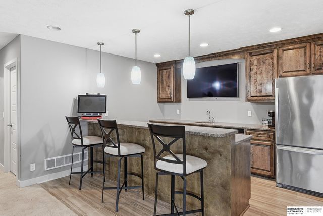 917 S 185th Street, Omaha, NE 68022