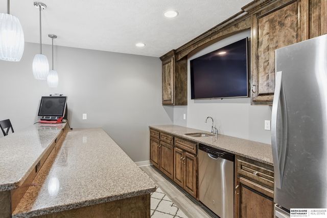 917 S 185th Street, Omaha, NE 68022