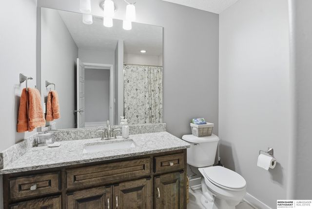 917 S 185th Street, Omaha, NE 68022