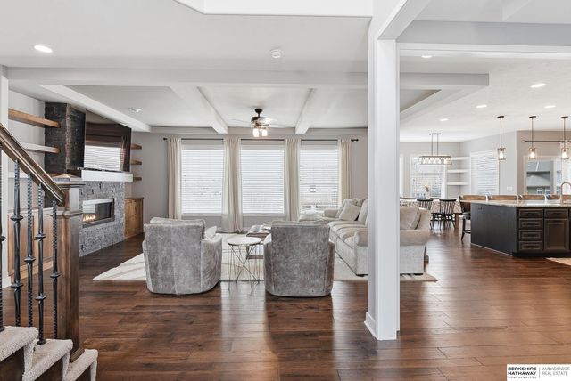 917 S 185th Street, Omaha, NE 68022