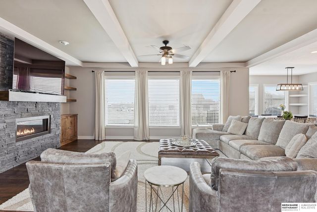 917 S 185th Street, Omaha, NE 68022