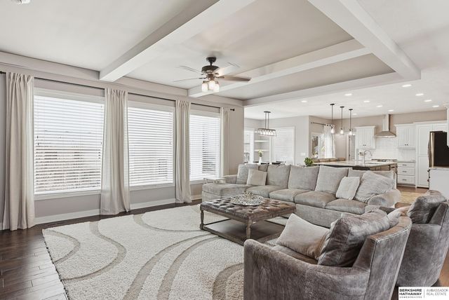 917 S 185th Street, Omaha, NE 68022