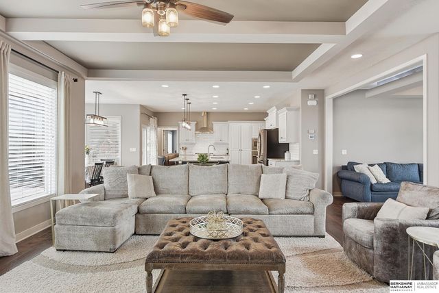 917 S 185th Street, Omaha, NE 68022