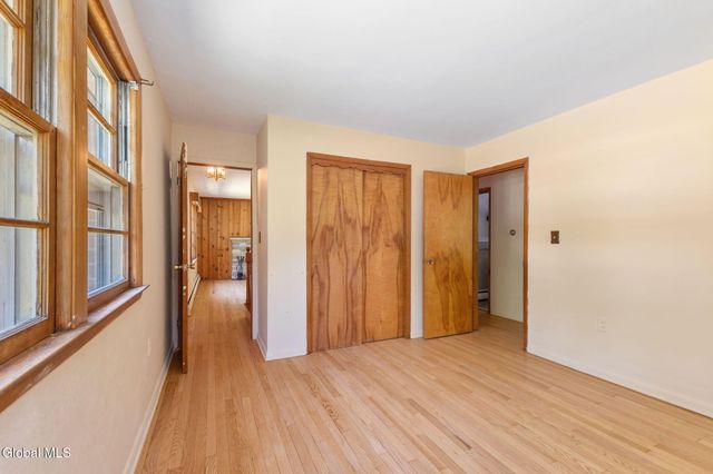 8 Oak Drive, Guilderland, NY 12203