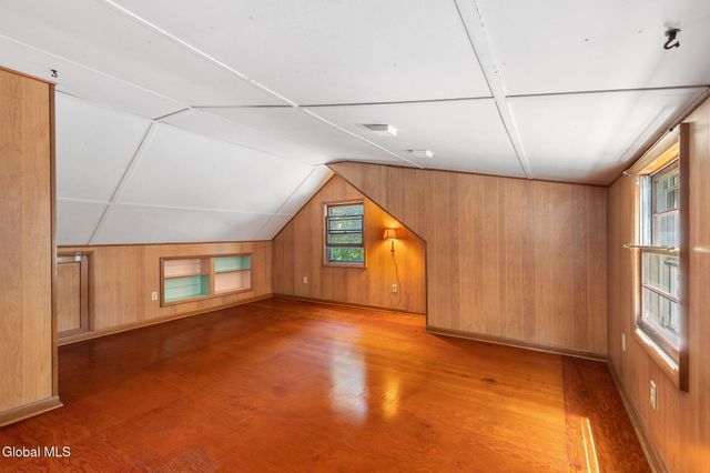 8 Oak Drive, Guilderland, NY 12203