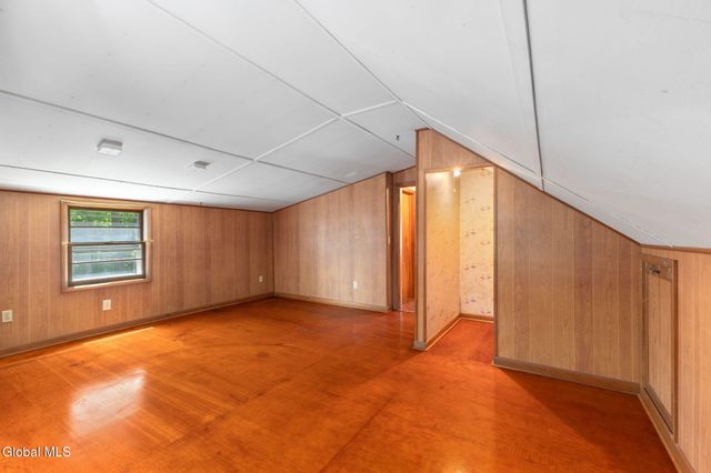8 Oak Drive, Guilderland, NY 12203