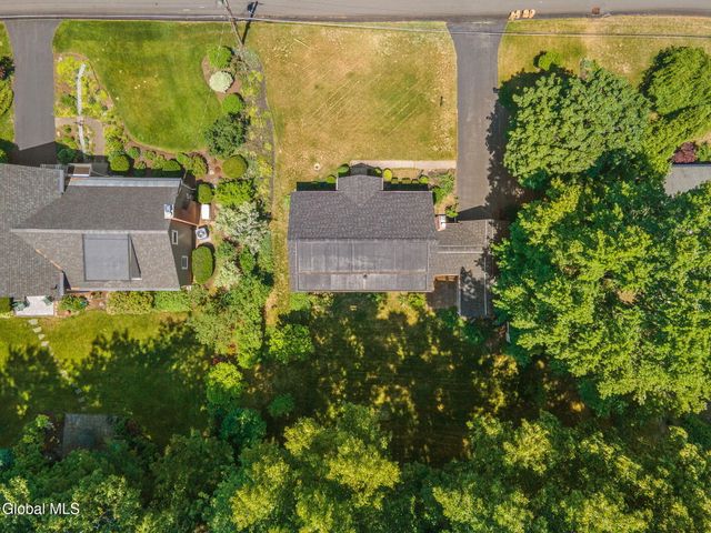 8 Oak Drive, Guilderland, NY 12203