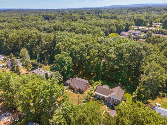 8 Oak Drive, Guilderland, NY 12203