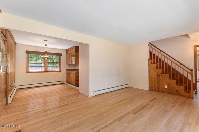 8 Oak Drive, Guilderland, NY 12203