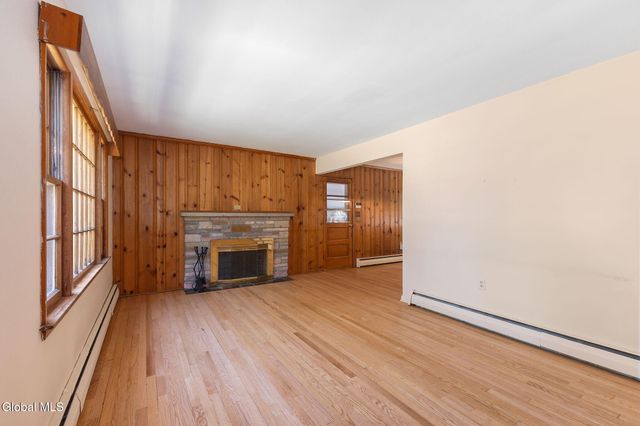 8 Oak Drive, Guilderland, NY 12203