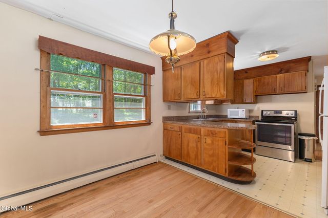 8 Oak Drive, Guilderland, NY 12203