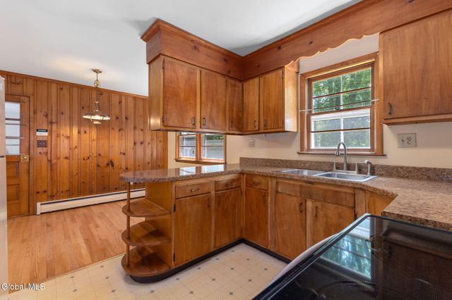8 Oak Drive, Guilderland, NY 12203