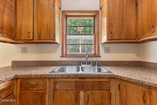 8 Oak Drive, Guilderland, NY 12203