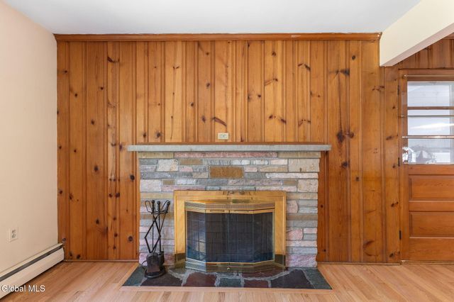 8 Oak Drive, Guilderland, NY 12203