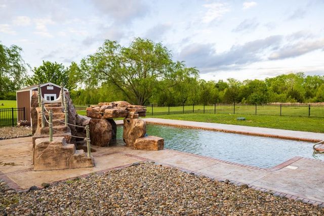 18200 E 191st Street, Pleasant Hill, MO 64080