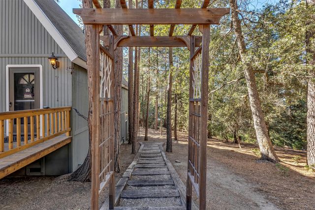 52402 Pine Ridge Road, Idyllwild, CA 92549