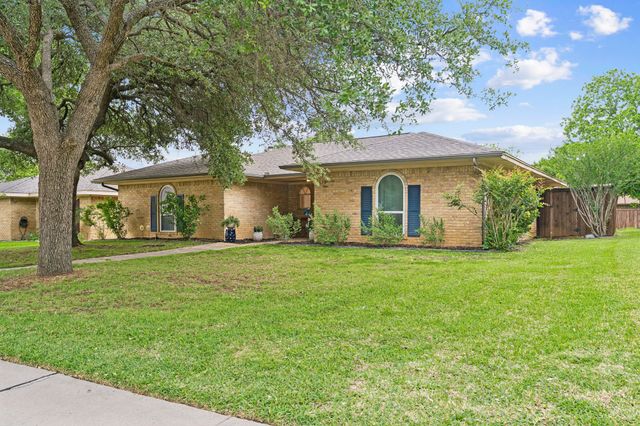 1673 Chisolm Trail, Lewisville, TX 75077
