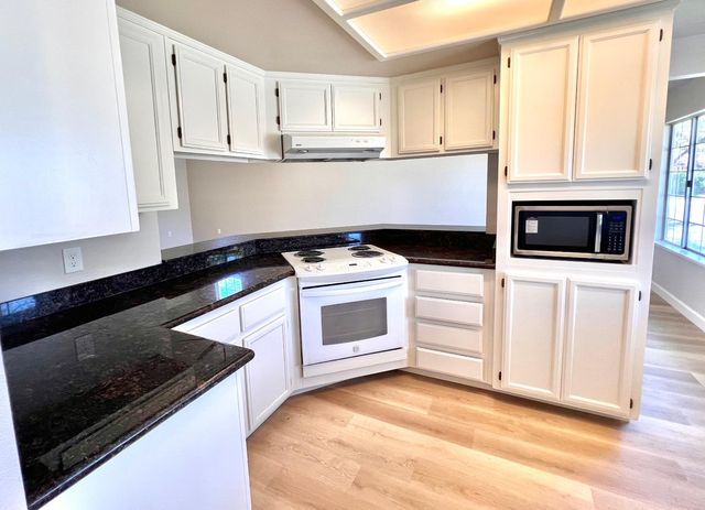 2107 Canyon View Dr, Newman, CA 95360