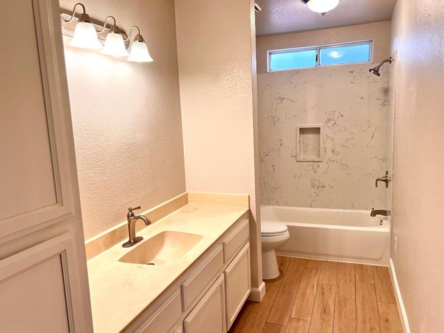 2107 Canyon View Dr, Newman, CA 95360