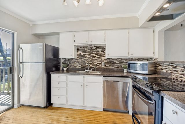 6808 Eastridge Drive B4, Dallas, TX 75231