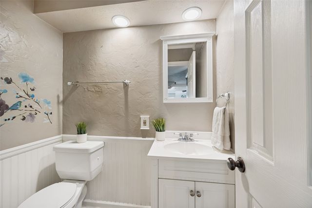 6808 Eastridge Drive B4, Dallas, TX 75231