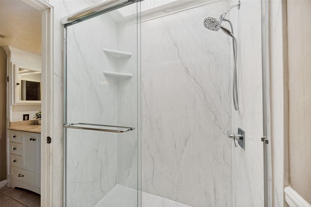 6808 Eastridge Drive B4, Dallas, TX 75231