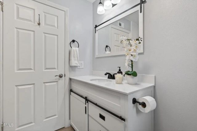 594 S La Luna Avenue, Ojai, CA 93023
