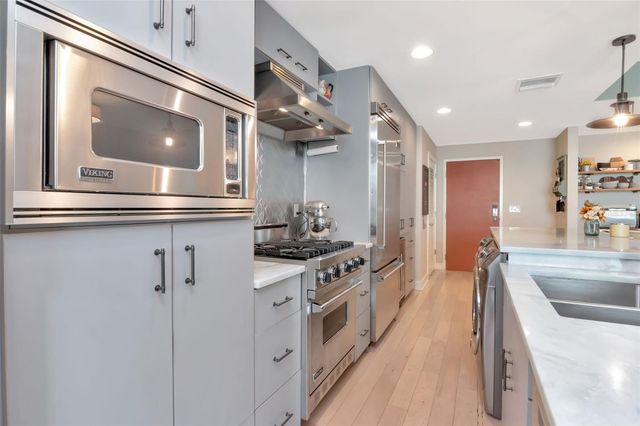 1120 E KENNEDY BOULEVARD 611, Tampa, FL 33602