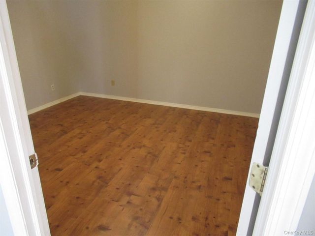 6091 54th Street 2R, Maspeth, NY 11378