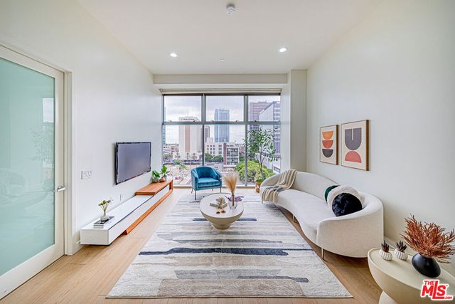 3223 W 6th Street 806, Los Angeles, CA 90020