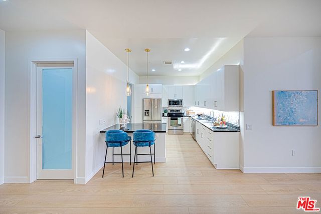 3223 W 6th Street 806, Los Angeles, CA 90020