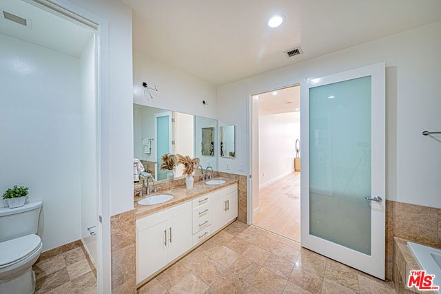 3223 W 6th Street 806, Los Angeles, CA 90020