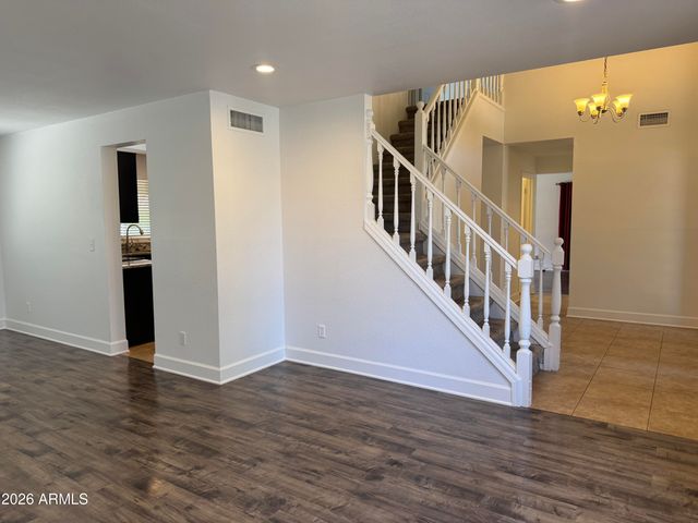 3927 E LAVENDER Lane, Phoenix, AZ 85044