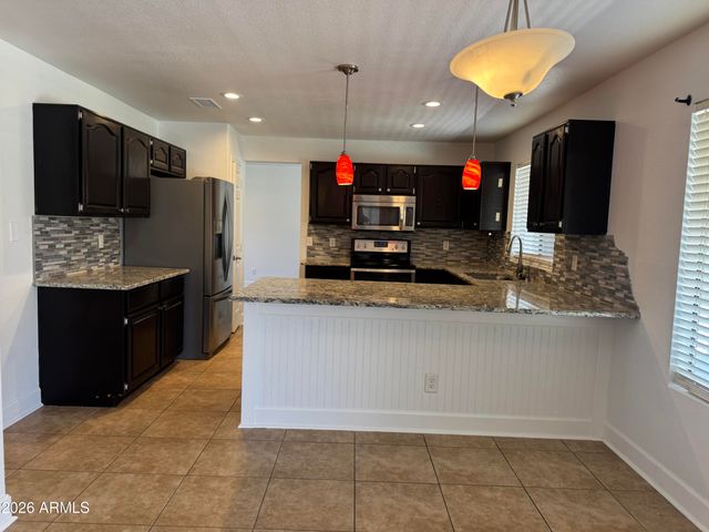 3927 E LAVENDER Lane, Phoenix, AZ 85044